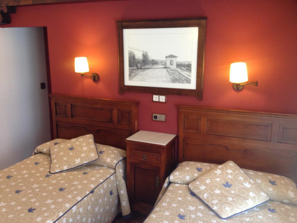 Hotel Hospedería Ana Pilar Porcuna Habitación foto