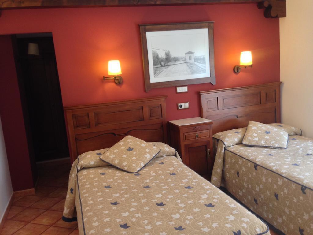 Hotel Hospedería Ana Pilar Porcuna Habitación foto