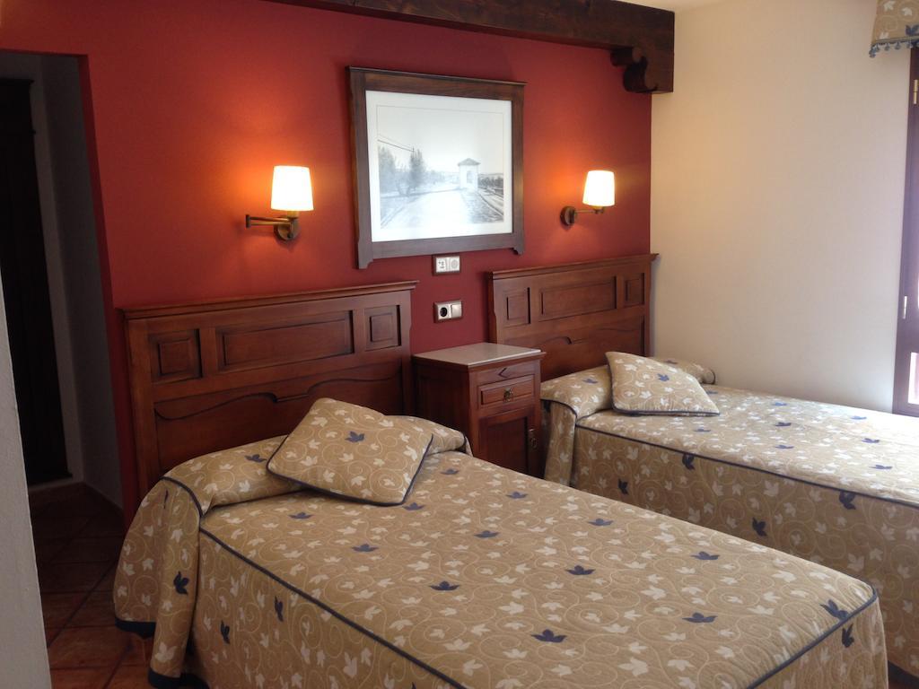 Hotel Hospedería Ana Pilar Porcuna Habitación foto